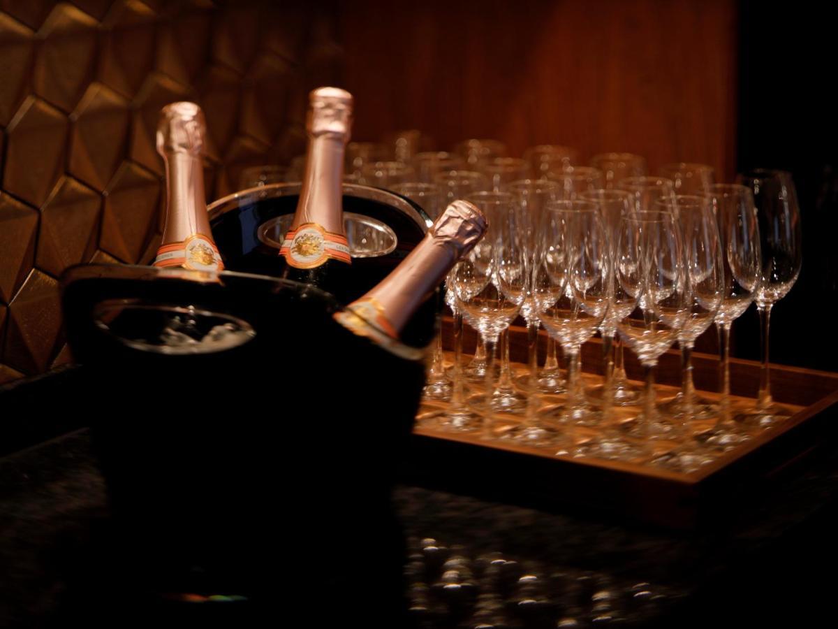 The Hotel Sanraku Kanazawa 21Th December 2022 Open Экстерьер фото Champagne bottles and glasses