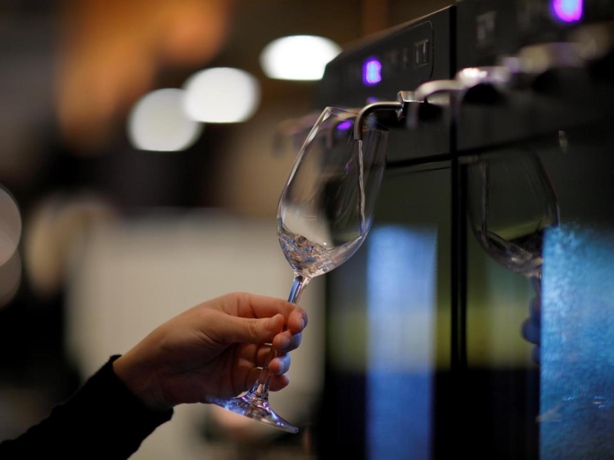 The Hotel Sanraku Kanazawa 21Th December 2022 Open Экстерьер фото A wine dispenser
