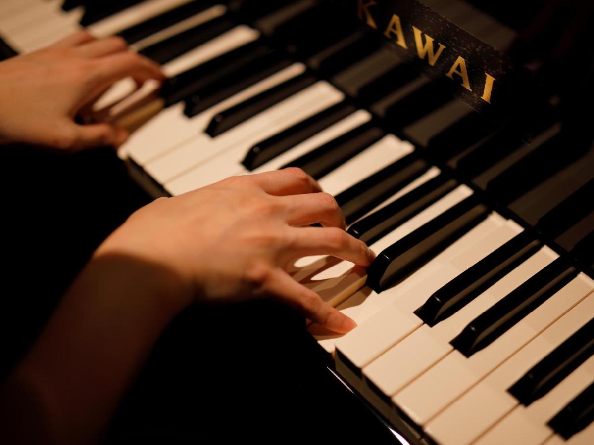 The Hotel Sanraku Kanazawa 21Th December 2022 Open Экстерьер фото A pianist playing a Kawai piano