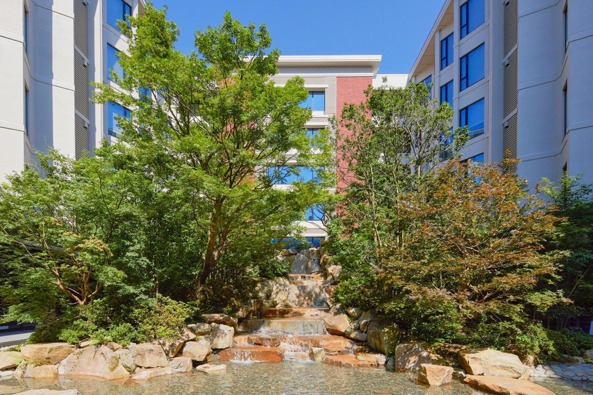 The Hotel Sanraku Kanazawa 21Th December 2022 Open Экстерьер фото The courtyard at the center of the building